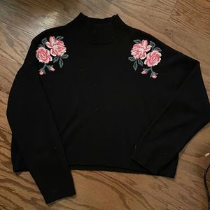 Moon & Madison cropped sweater. Size Large